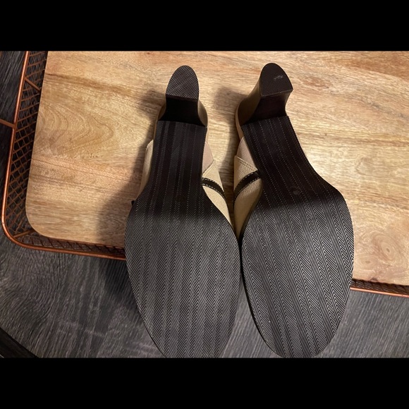 ⭕️St.John’s Bay Heel Slip-on Career Shoe        size 7.5 M - Picture 4 of 6